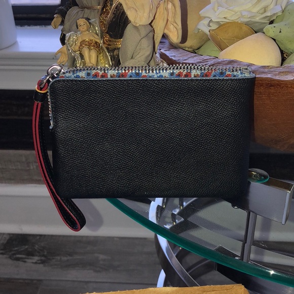Coach Wristlet - Picture 3 of 4